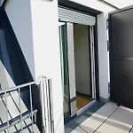 Carl\'S Design Residences By Domicilia Apartments