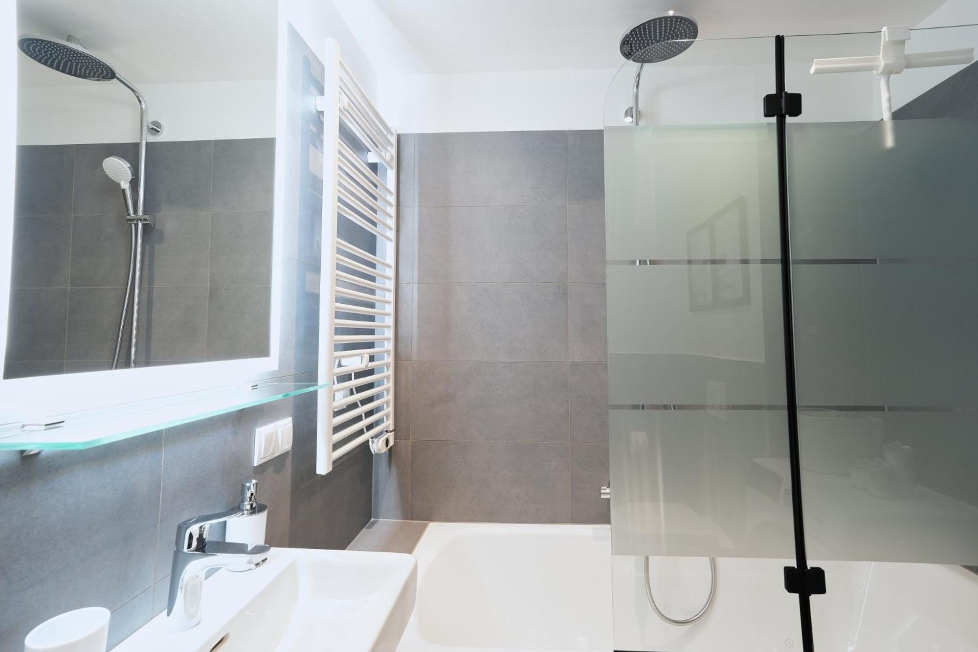 Carl's Design Residences By Domicilia *